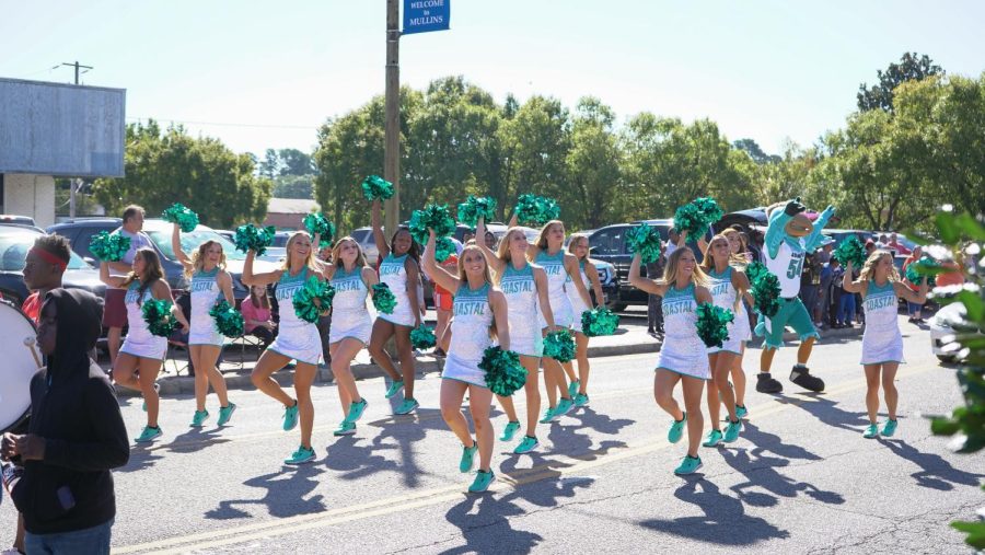 Th e Coastal Carolina Dance Team traveled to Mullins, South Carolina to participate in its
Sesquicentennial Celebration Parade to commemorate the city’s 150 year anniversary.