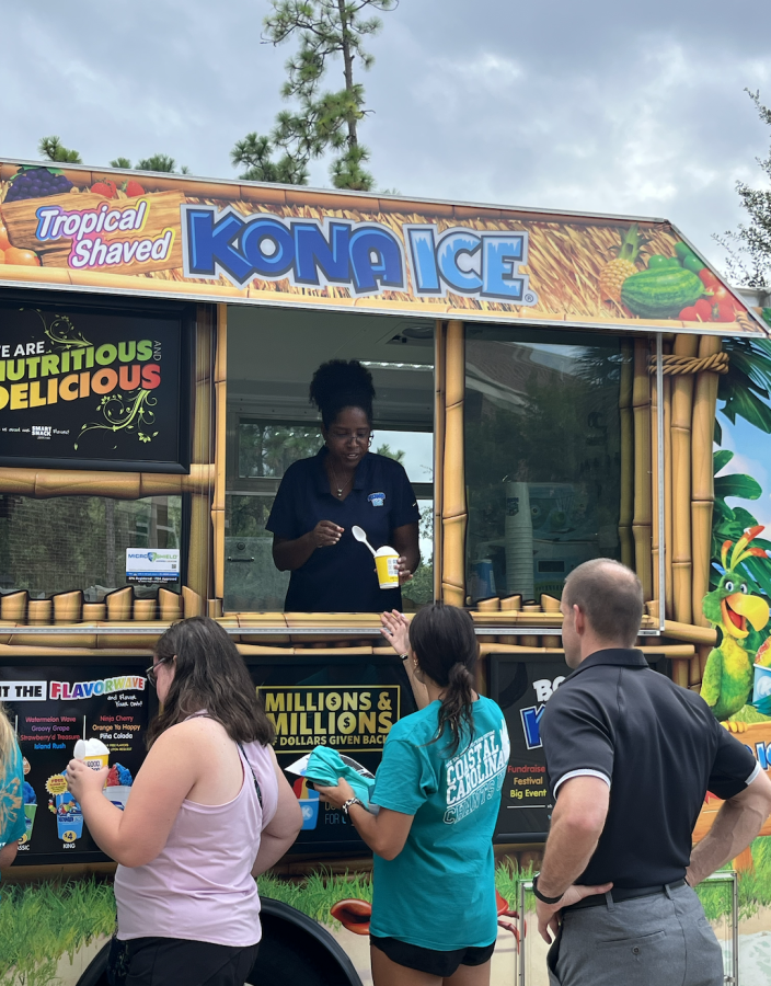 Kona Ice set up outside the event and handed out free, delicious slushies to students and faculty and allowed them to choose their own flavored toppings.
