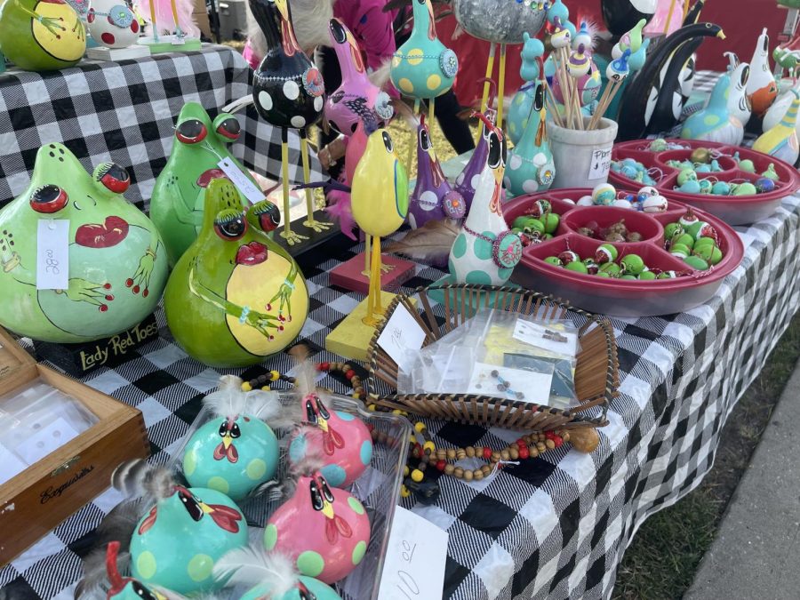 Vendor+Debbie+Ann+Hicks+from+%E2%80%9CO+Gourdie+Me%E2%80%9D%0Adisplays+all+her+hand+painted+gourds.+She+had%0Aornaments%2C+earrings%2C+and+home+d%C3%A9cor+for+sale.