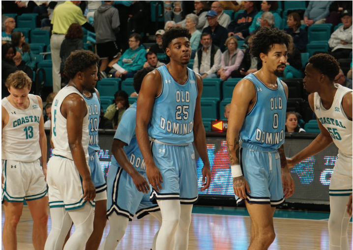 The+battle+on+the+court+between+the+Chanticleers+and+Monarchs+Jan.28+had+fans+on+the+edge+of+their+seats+with+each+turnover