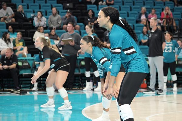 Jalyn Stout prepares to receive the ball from USC.