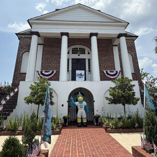 Downtown Conway City Hall decorates in support of CCU.